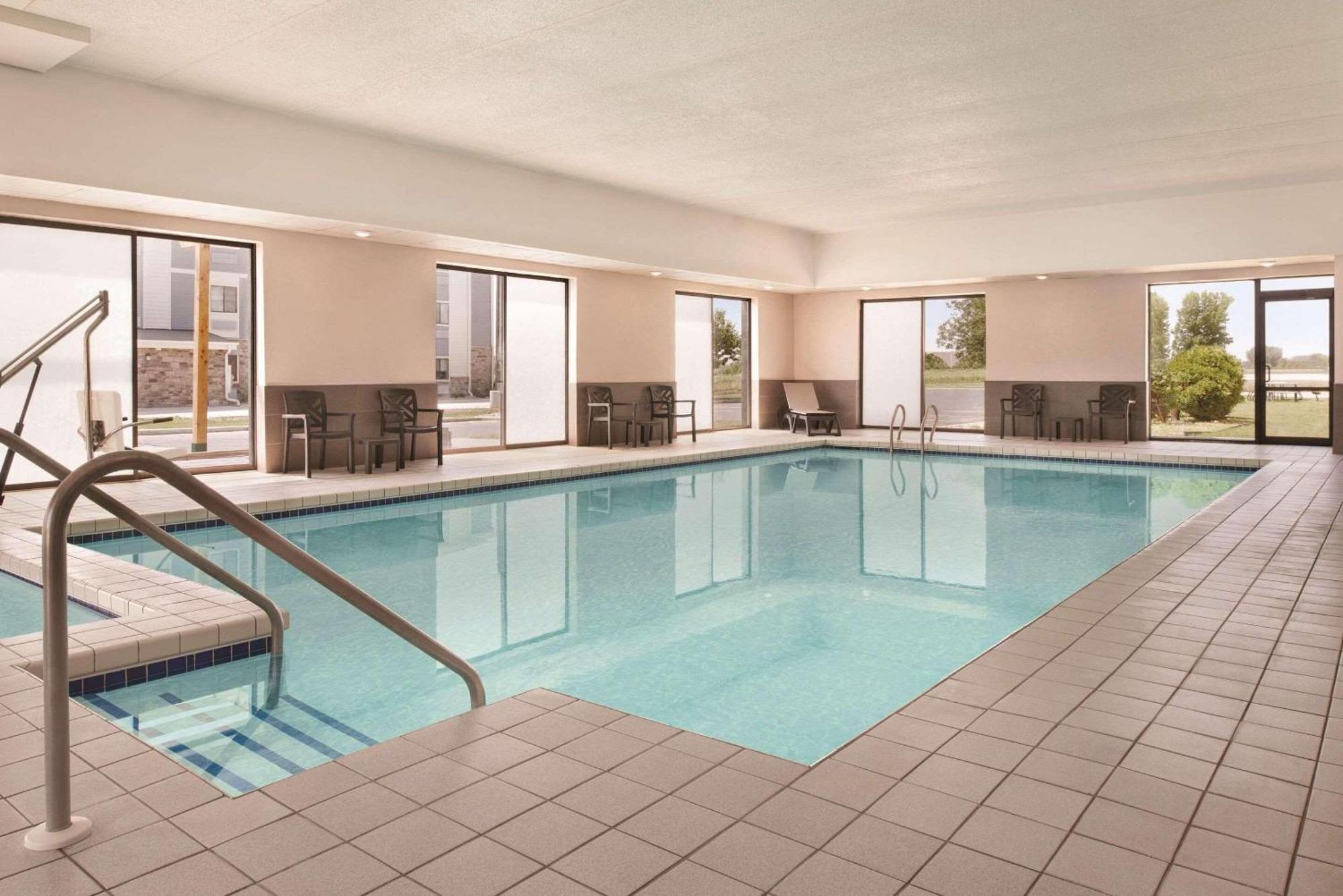 Country & By Radisson, Mt Pleasant-racine West, Wi 2* Sturtevant
