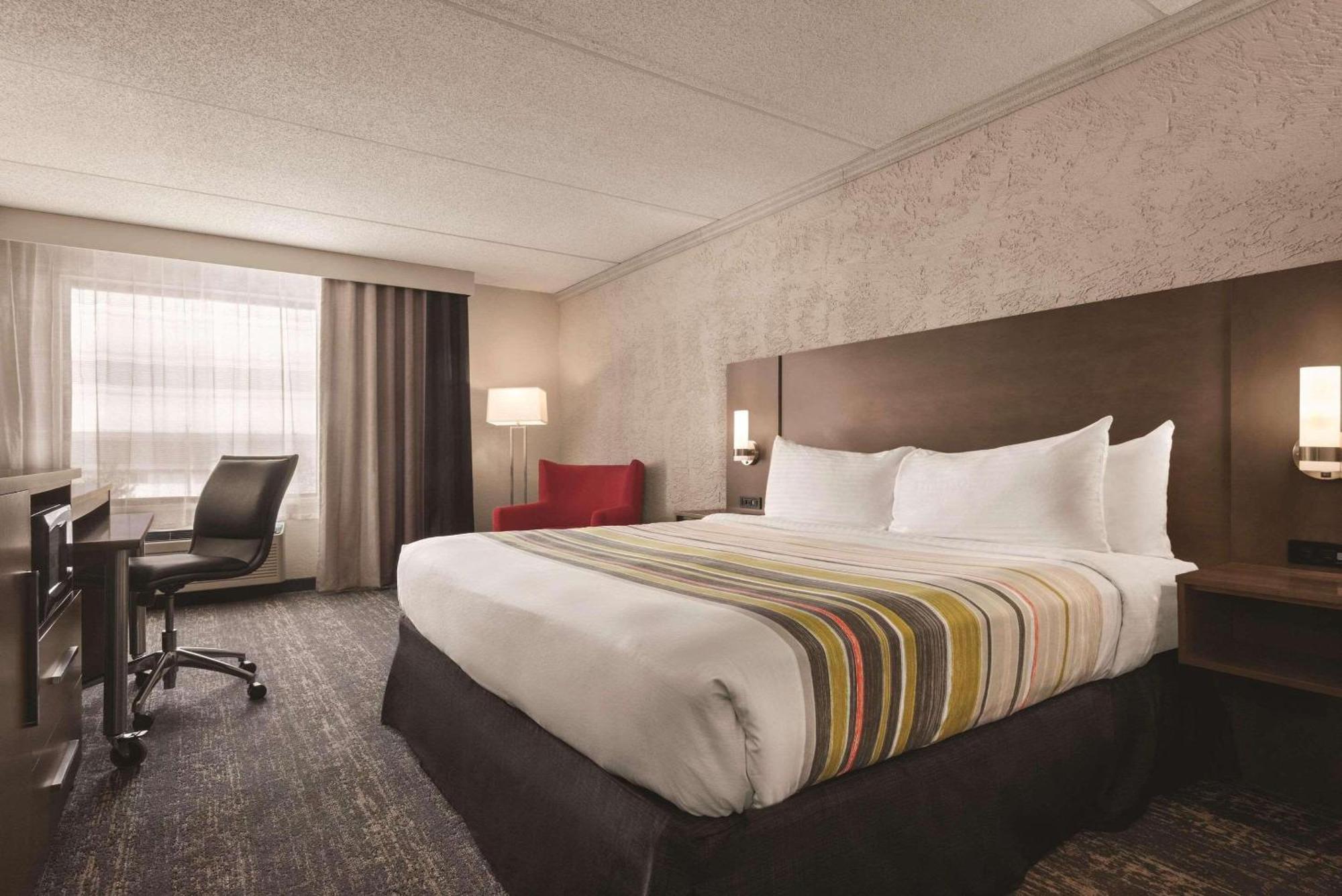 Country & By Radisson, Mt Pleasant-racine West, Wi 2*