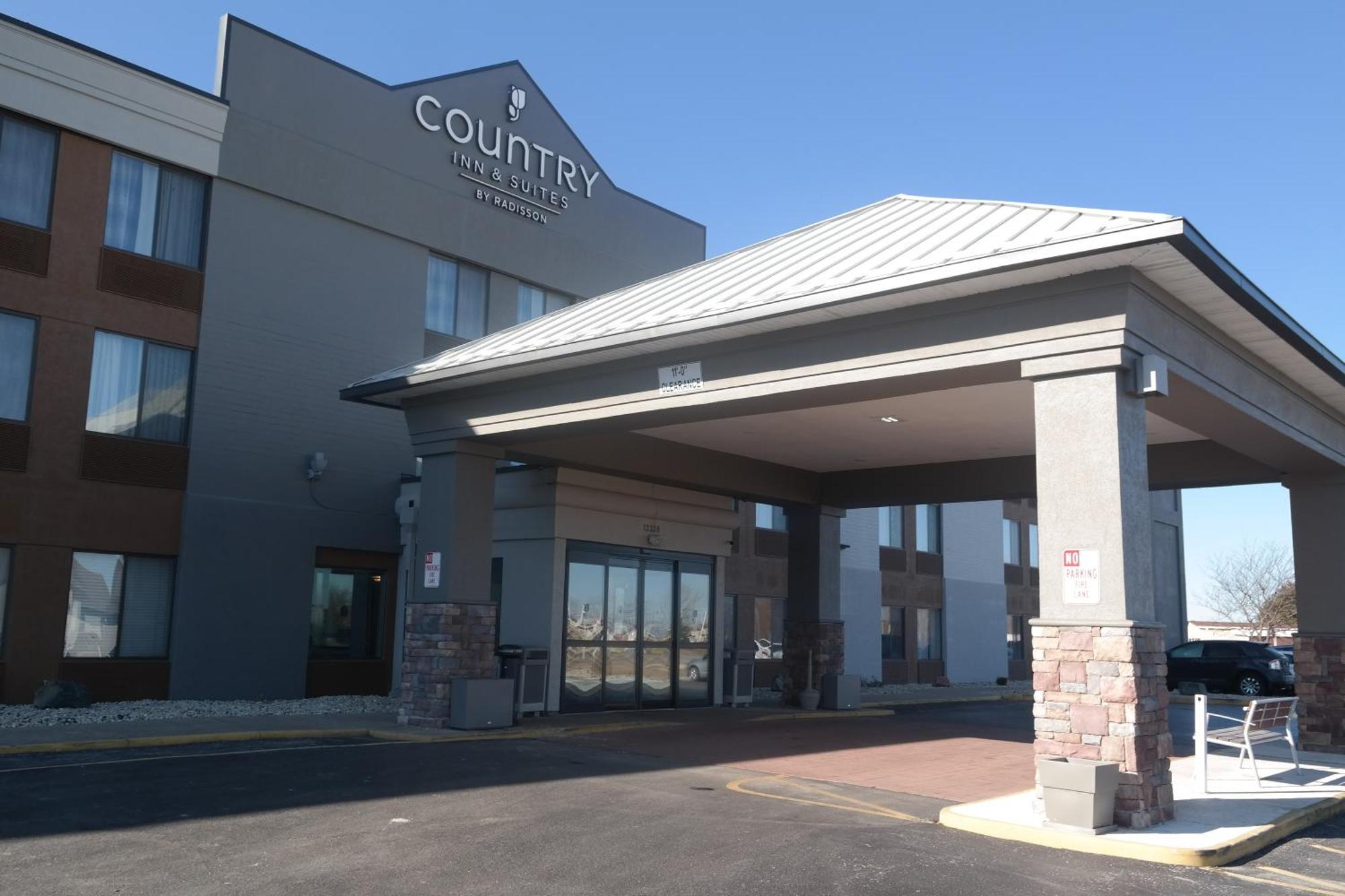 Hotel Country & By Radisson, Mt Pleasant-racine West, Wi Sturtevant