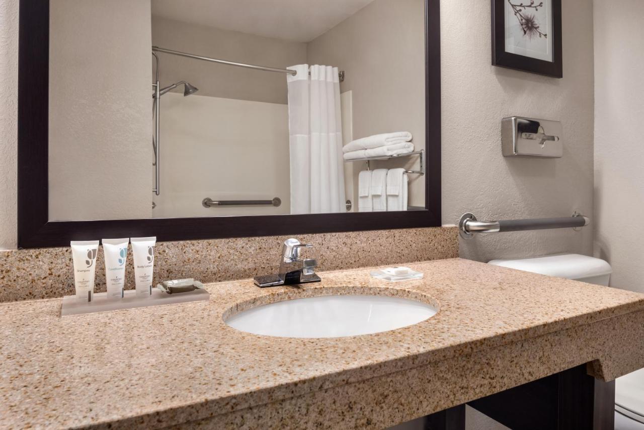 Country & By Radisson, Mt Pleasant-racine West, Wi 2*