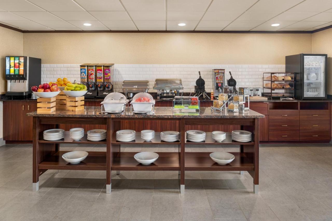 Hotel Country & By Radisson, Mt Pleasant-racine West, Wi 2*