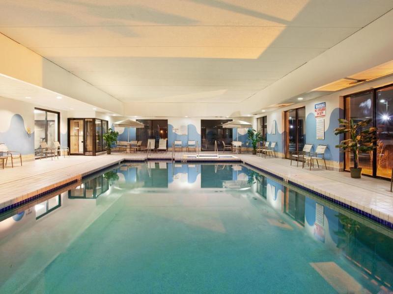 Country & By Radisson, Mt Pleasant-racine West, Wi Hotel